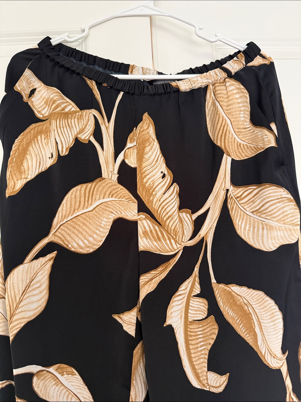 Banana Republic Black and Beige Leaf-Print Wide-Leg 2 piece Set - Picture 6 of 8